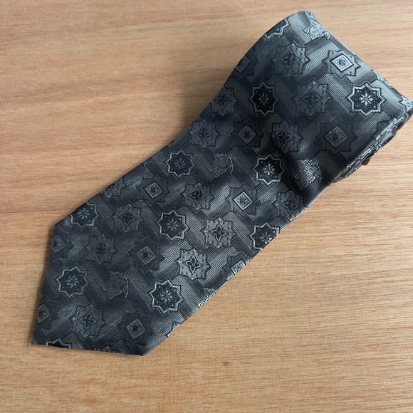 GIANNI VERSACE 100% silk tie silver grey Medusa geometric print Made in Italy - Picture 2 of 7
